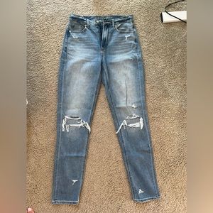 American eagle mom jeans. Size 6XLong. Like new condition.
